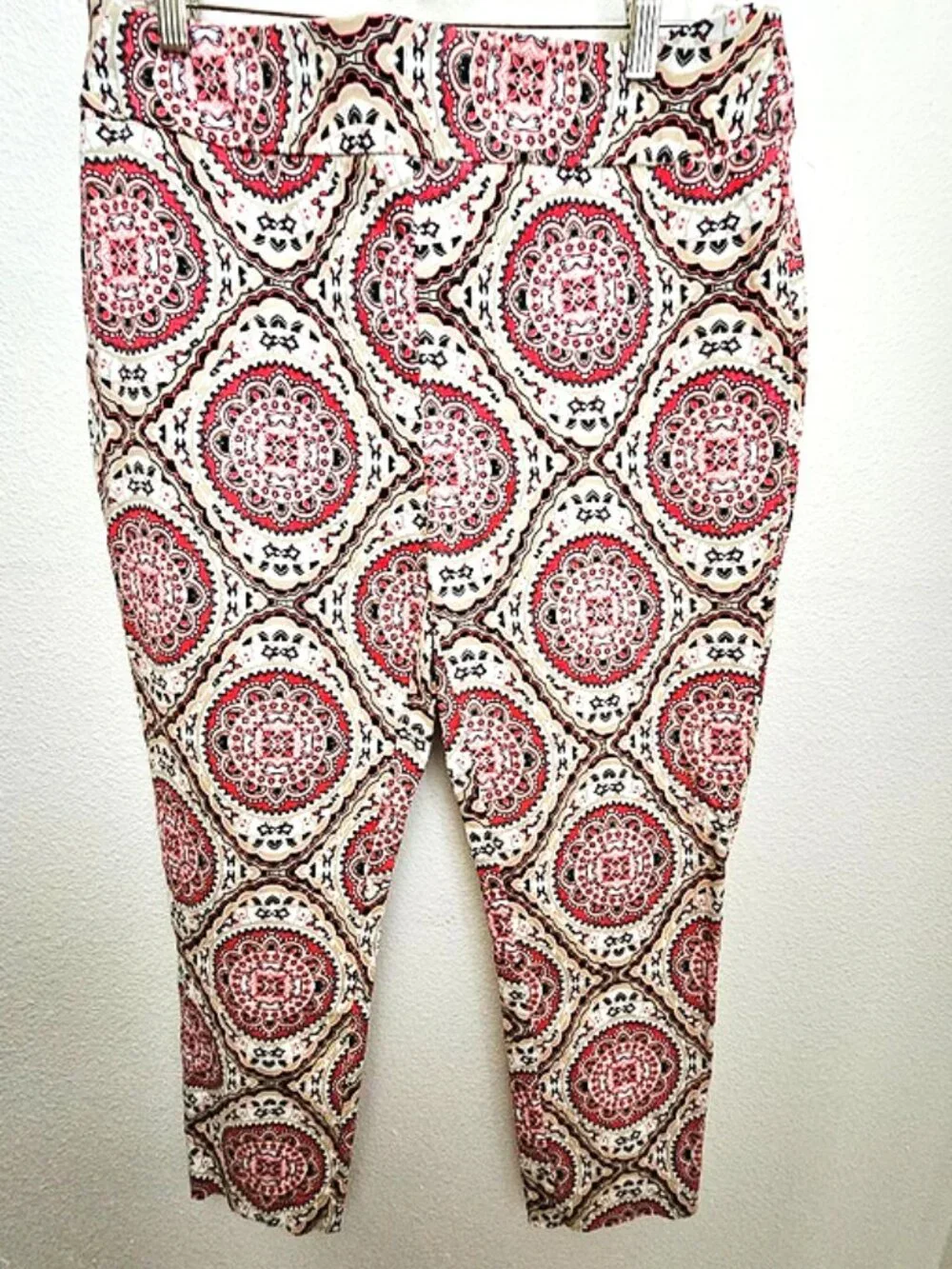 Chico's So Slimming Brigitte Medallion Print pants size 1.5